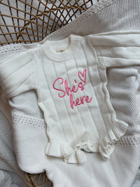 "She’s here" bundle with rose beanie and booties - Organic Cotton - Newborn